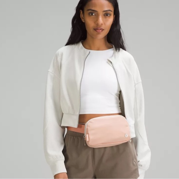 ❤️ Lululemon Everywhere Belt Bag in Melon Sorbet NWT - Picture 14 of 14